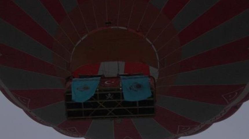 Kapadokya&rsquo;Da Balonlar Kazakistan Bayraklarıyla U&ccedil;tu