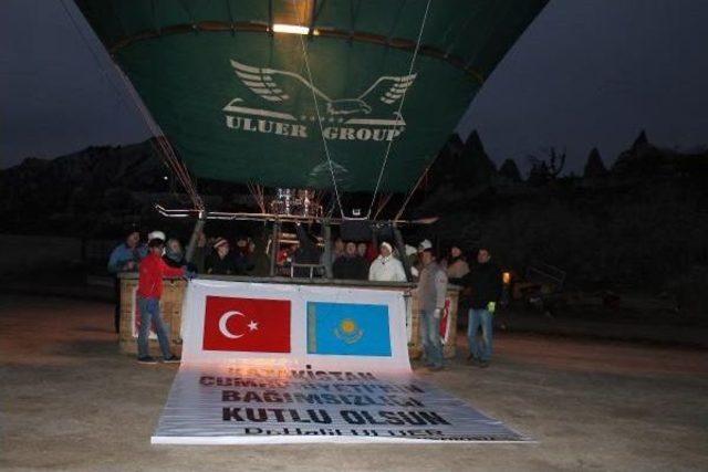 Kapadokya’Da Balonlar Kazakistan Bayraklarıyla Uçtu