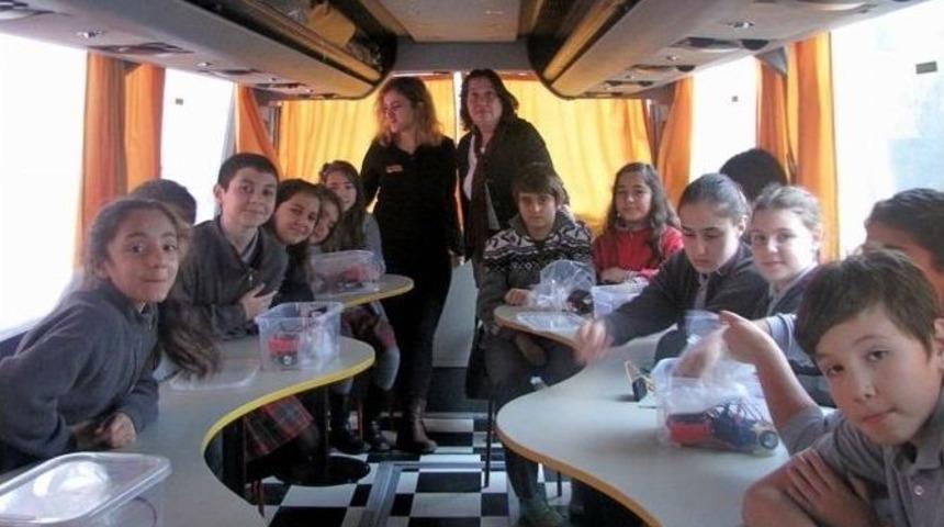 Bilim Otob&uuml;s&uuml; Gen&ccedil; Bilimcilerle Buluştu