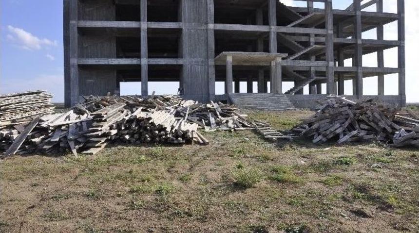 Y&uuml;ksekokul İnşaatında Hırsızlık