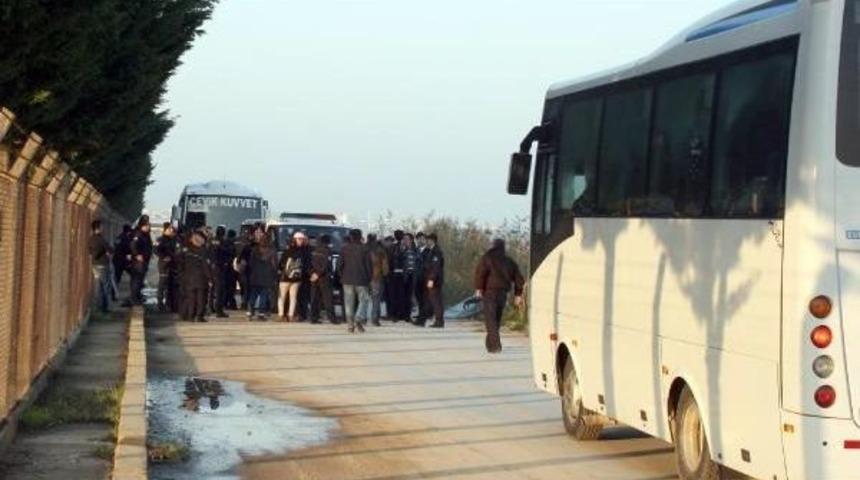 Karacabey'de Fabrika &Ouml;n&uuml;nde İş&ccedil;i Eylemi: 8 G&ouml;zaltı