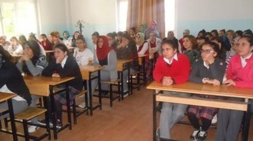 &Ouml;ğrencilere Madde Kullanımı Semineri Verildi