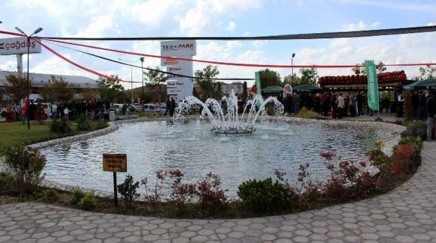 Ahmet Sezer Parkı T&ouml;renle A&ccedil;ıldı
