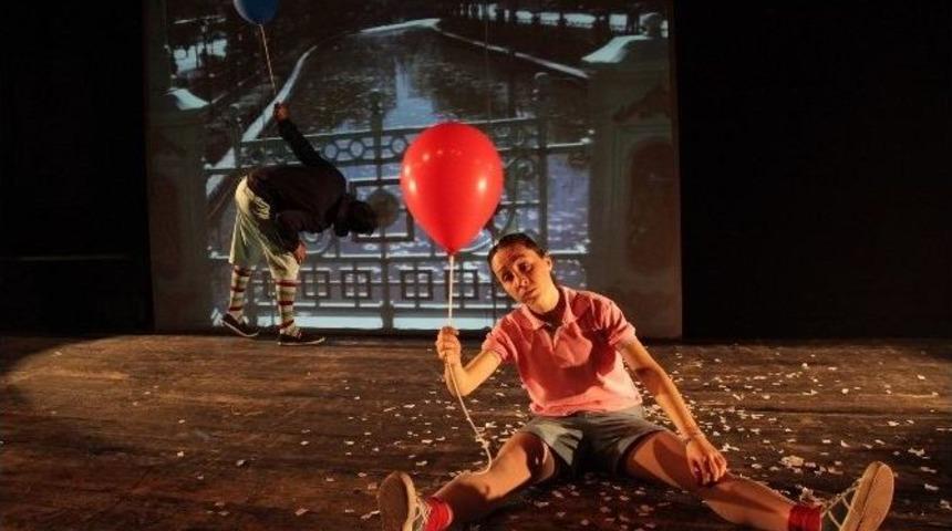 Şehir Tiyatrolarının &ldquo;kırmızı Balon&rdquo; Adlı &Ccedil;ocuk Oyunu Bursalı Minik İzleyicileri B&uuml;y&uuml;ledi