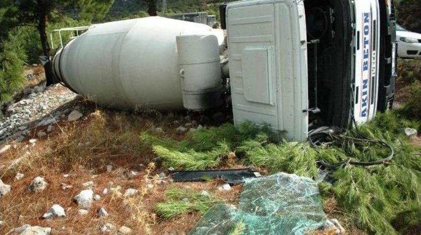 Beton Mikseri Devrildi: 1 Yaralı