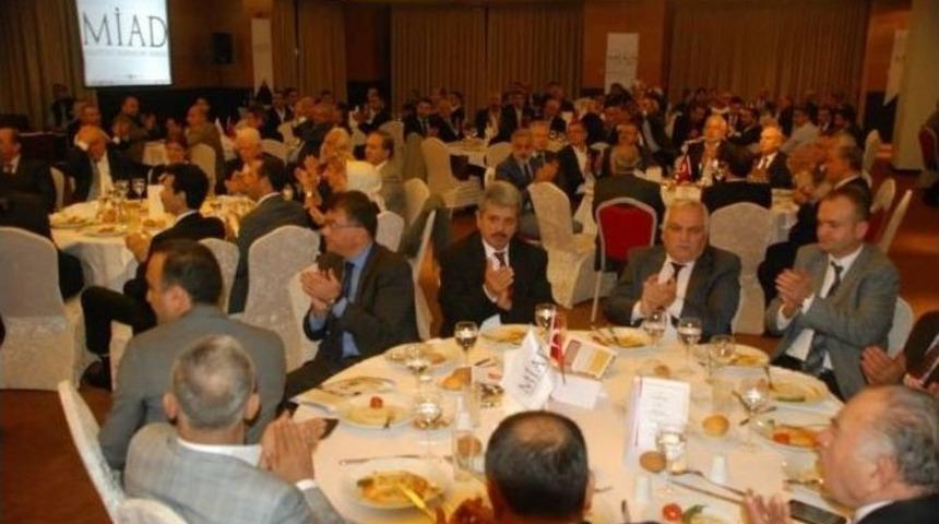 İstanbul Valisi Vasip Şahin&rsquo;den Malatyalılara Bir Araya Geldi