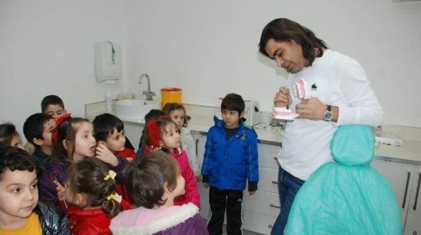 &Ccedil;ocuklar, Diş Hekimi Fobisini Yenmeye &Ccedil;alıştı