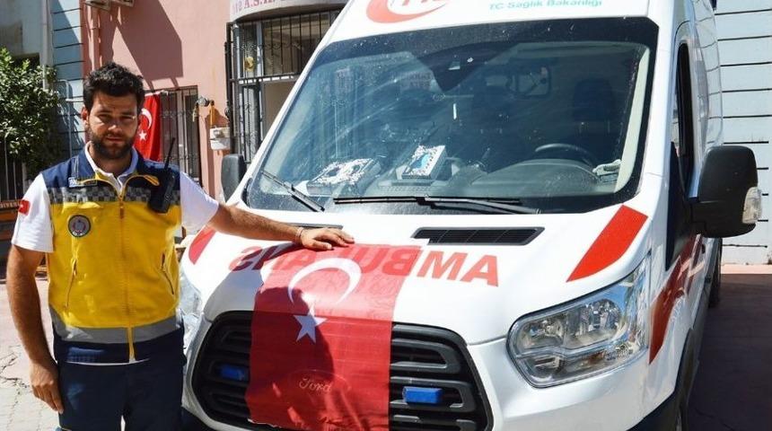 Ayakkabılıkta Bulduğu T&uuml;rk Bayrağını Ambulansa Astı