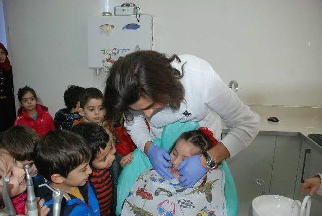 &Ccedil;ocuklar, Diş Hekimi Fobisini Yenmeye &Ccedil;alıştı 1