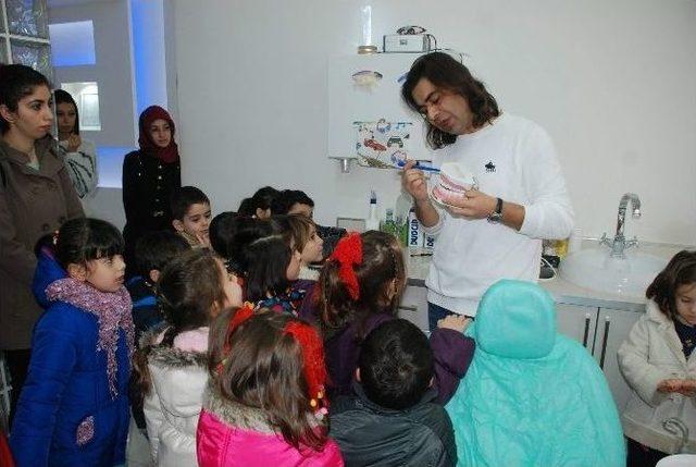 &Ccedil;ocuklar, Diş Hekimi Fobisini Yenmeye &Ccedil;alıştı 2