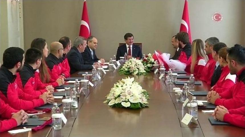 Tuba&rsquo;lı Milliler Başbakan Davutoğlu&rsquo;na &Ccedil;ıktı
