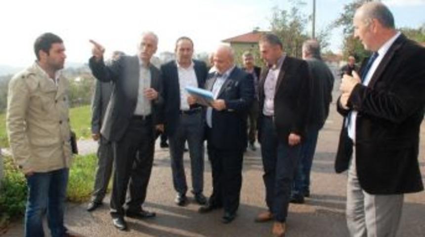 İzmit Belediyesi Yetkilileri G&uuml;ndoğdu&rsquo;da İncelemeler Yaptı