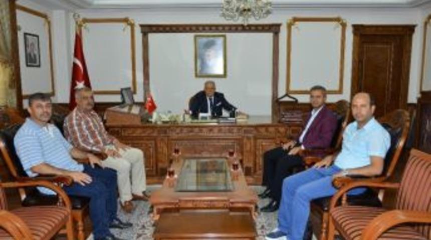 Kırşehir Belediyespor Y&ouml;netimi Vali Şent&uuml;rk&rsquo;&uuml; Ziyaret Etti