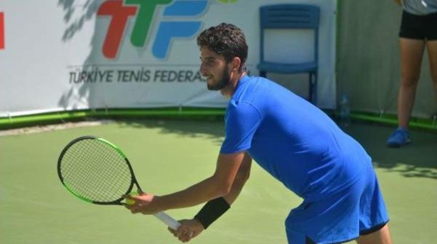 Altuğ &Ccedil;elikbilek &Ccedil;eyrek Finalde