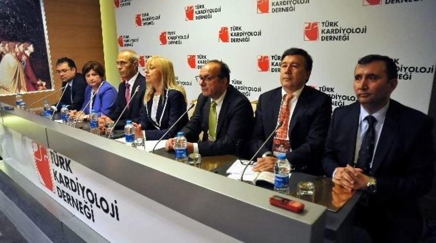 Prof. Dr. Engin Bozkurt: &ldquo;t&uuml;rkiye&rsquo;deki &Ouml;l&uuml;mlerin Y&uuml;zde 40&rsquo;ı Kalp Krizinden Kaynaklanıyor&rdquo;