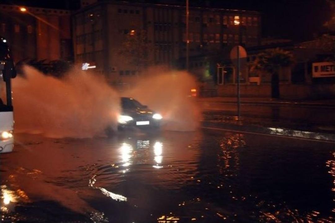 Gece Yağmuru İzmir&rsquo;i Olumsuz Etkiledi