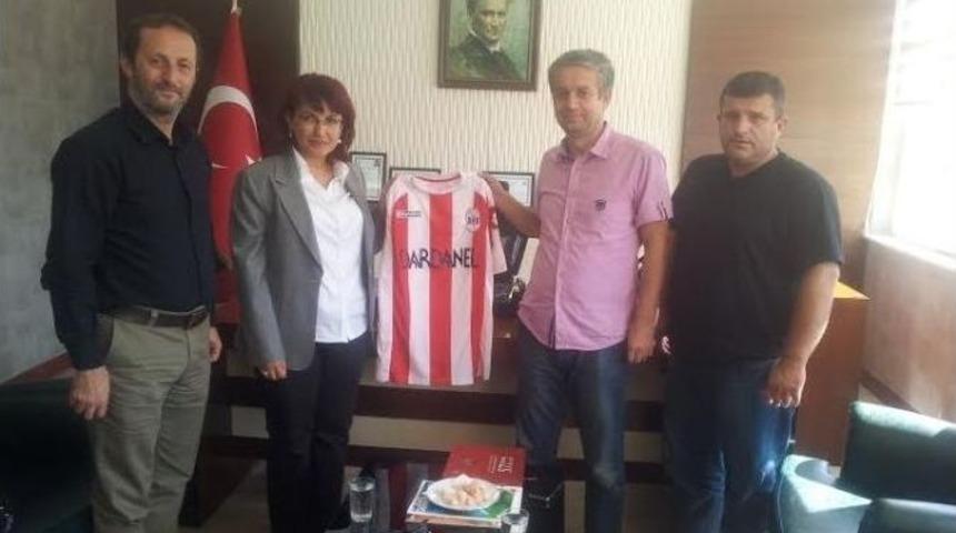Dardanelspor Y&ouml;neticilerinden Kaymakam Başt&uuml;rk&rsquo;e Ziyaret