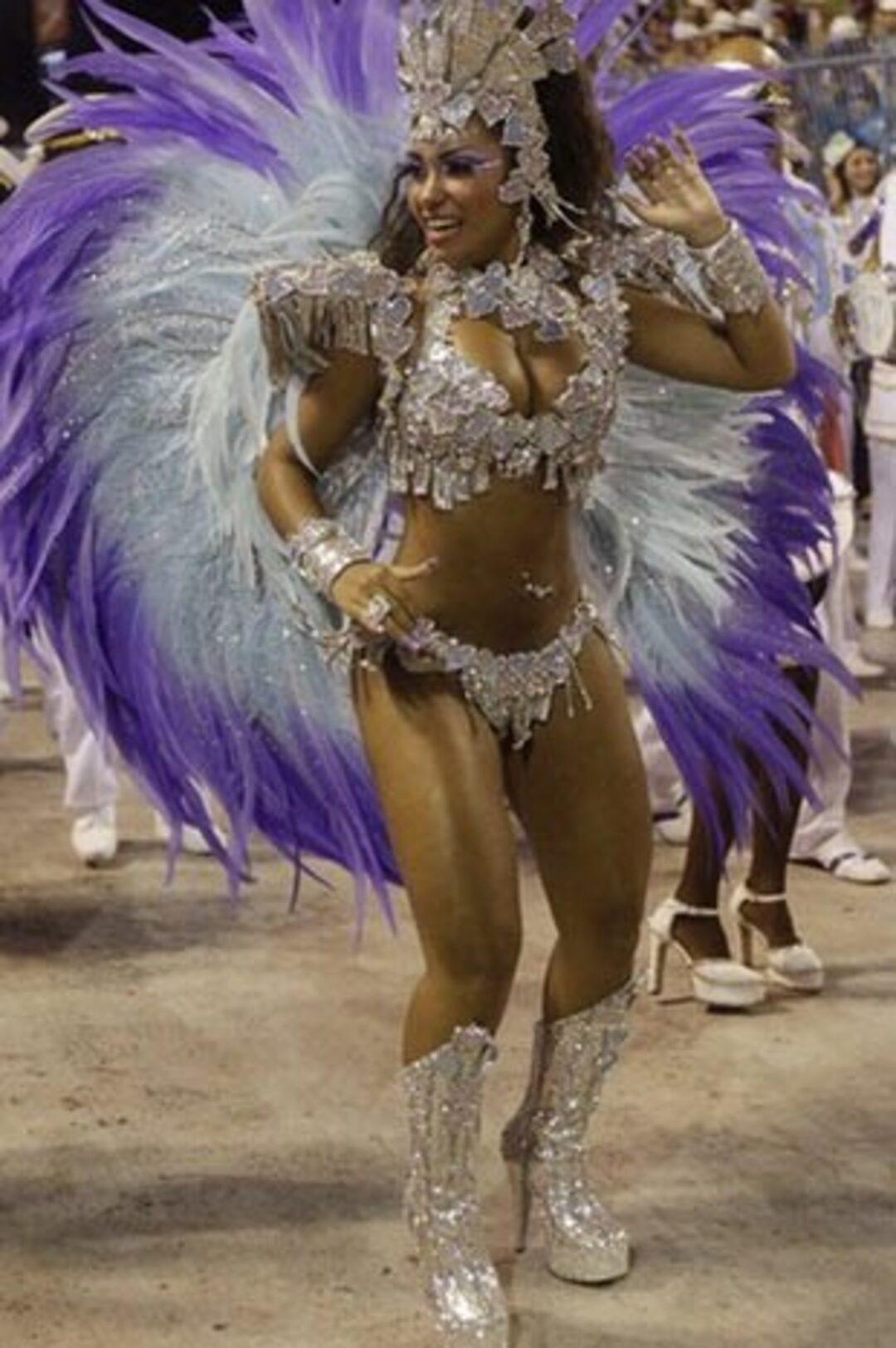 Звезды карнавала. Карнавал в Бразилии. Рио де Жанейро карнавал женщины. Танцовщицы карнавала. Рио-де-Жанейро карнавал костюмы.