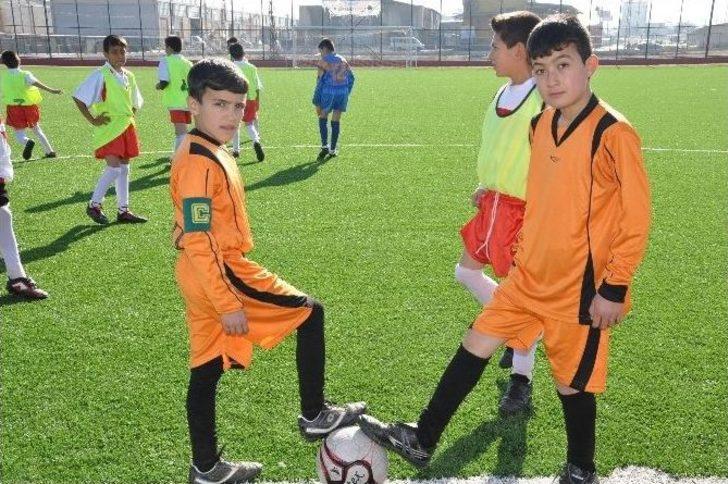 Okul Sporları, Voleybol Ve Futbolla Devam Ediyor