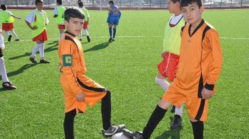 Okul Sporları, Voleybol Ve Futbolla Devam Ediyor