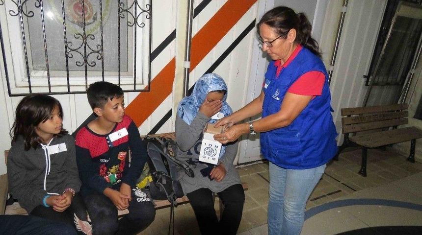 27 Ka&ccedil;ak G&ouml;&ccedil;men Yakalandı