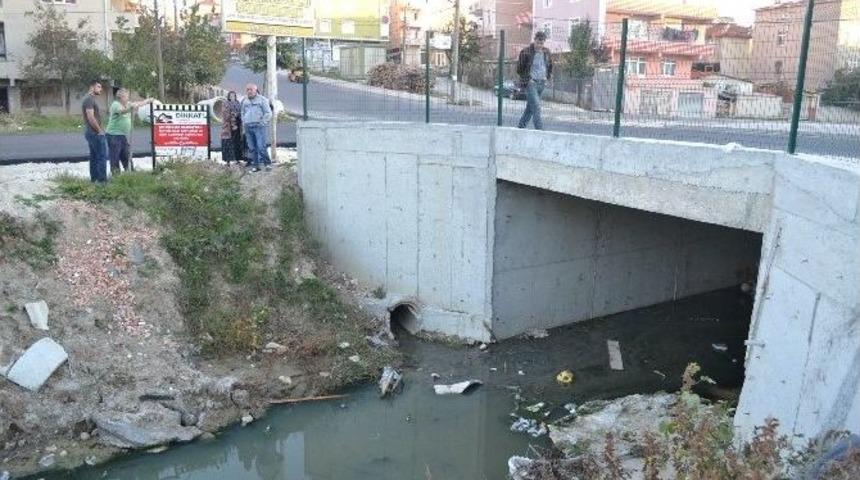 Kapaklı&rsquo;dan Ge&ccedil;en Derenin Pis Kokuları &Ccedil;ekilmez Oldu