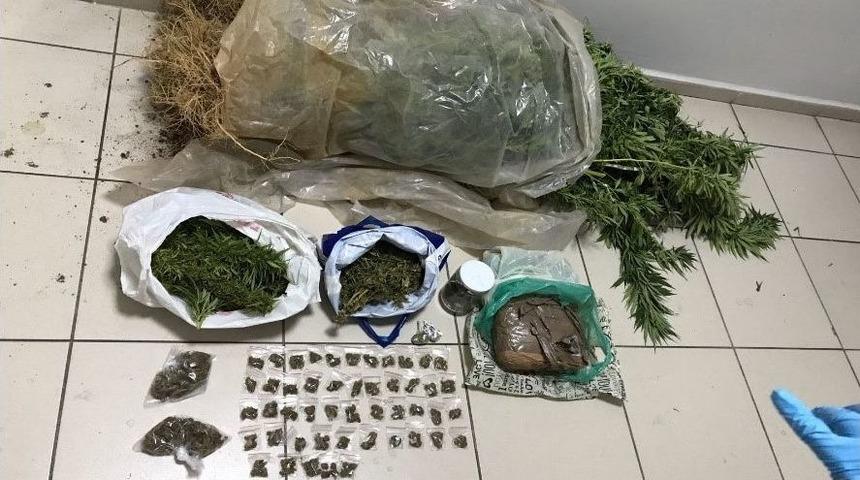 İzmir&rsquo;de Uyuşturucu Satıcılarına Darbe