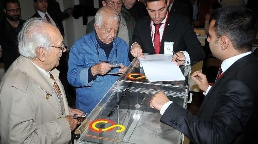 Galatasaray Olağan&uuml;st&uuml; Genel Kurulda Oy Kullanma İşlemi Başladı