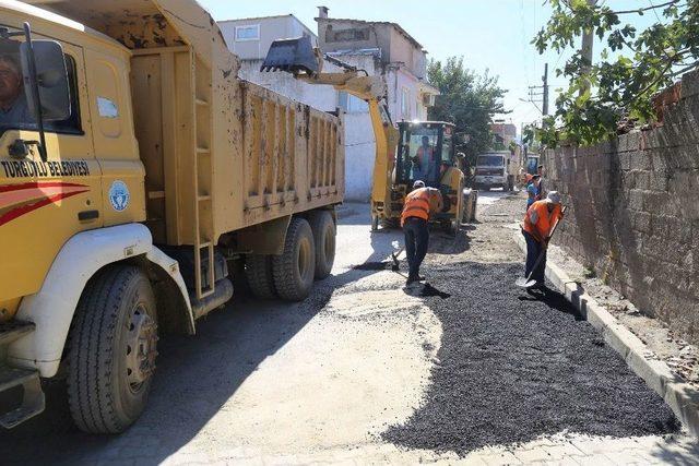 Turgutlu’da Yollar Düzenleniyor