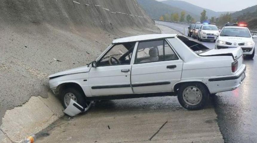 Boz&uuml;y&uuml;k&rsquo;te Trafik Kazası, 1 Yaralı