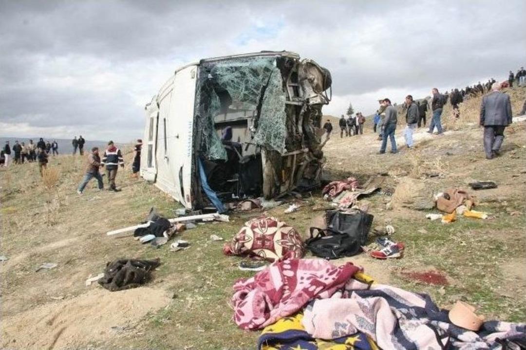 Afyonkarahisar&rsquo;da Katliam Gibi Kaza: 7 &Ouml;l&uuml;