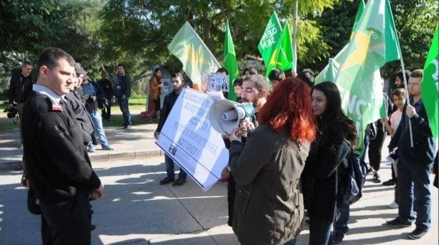 &Uuml;niversitede Aynı Anda İki Eylem