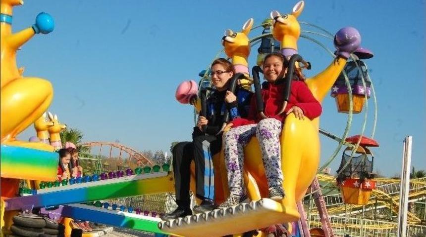 Toplum Destekli Polisler 40 &Ouml;ğrenciyi Lunaparka G&ouml;t&uuml;rd&uuml;