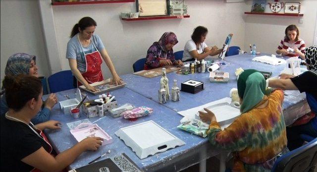 Yunusemre’de Hanım Lokallerinde Kayıtlar Başladı