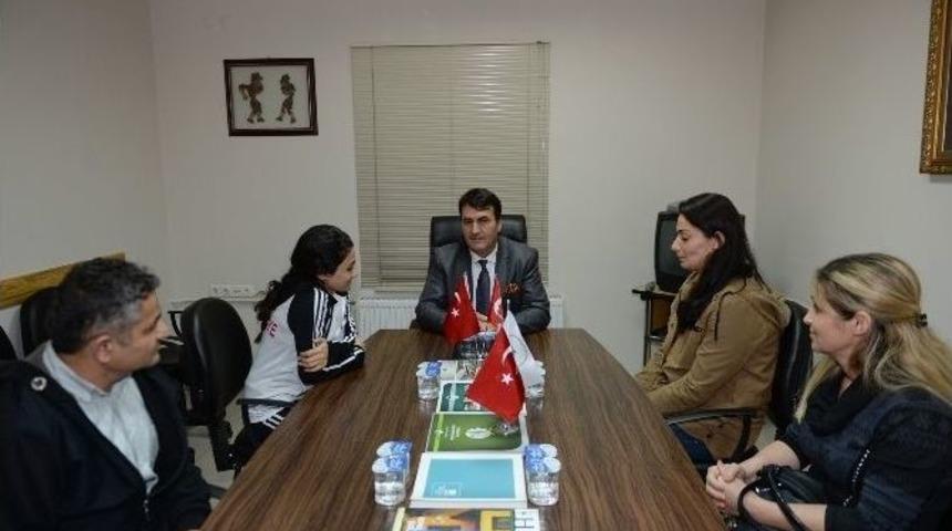 D&uuml;nya &Uuml;&ccedil;&uuml;nc&uuml;s&uuml; Judocu Mutluluğunu Başkan D&uuml;ndar İle Paylaştı