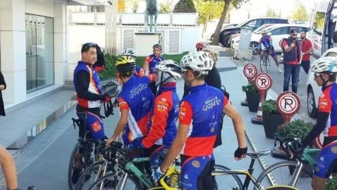 45&rsquo;lik Bisiklet Sevdalısı Gen&ccedil;lerle Samsun Yolunda Pedal &Ccedil;eviriyor