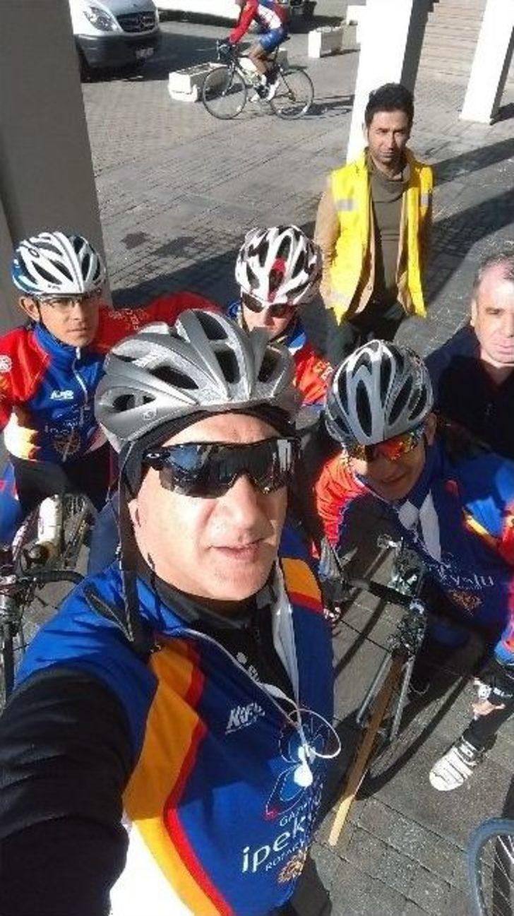 45’lik Bisiklet Sevdalısı Gençlerle Samsun Yolunda Pedal Çeviriyor G5