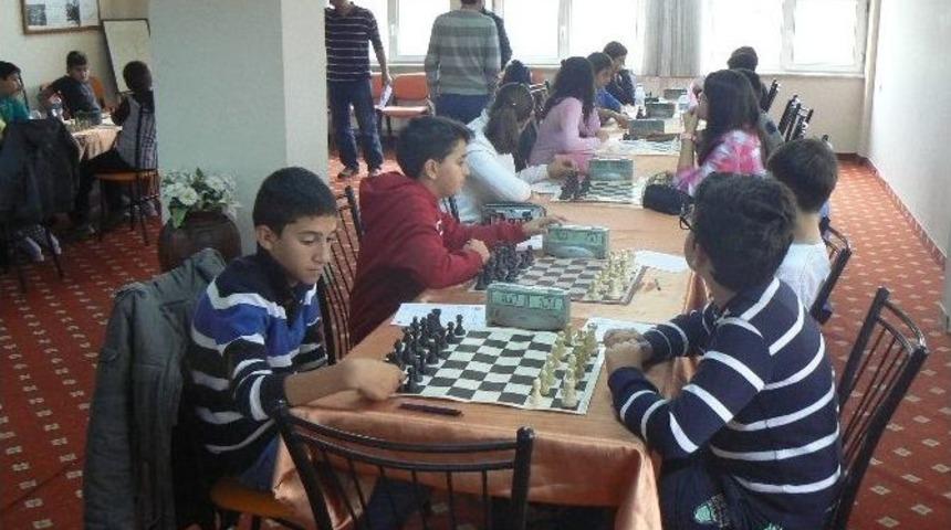 Boz&uuml;y&uuml;k&rsquo;te Satran&ccedil; Turnuvası