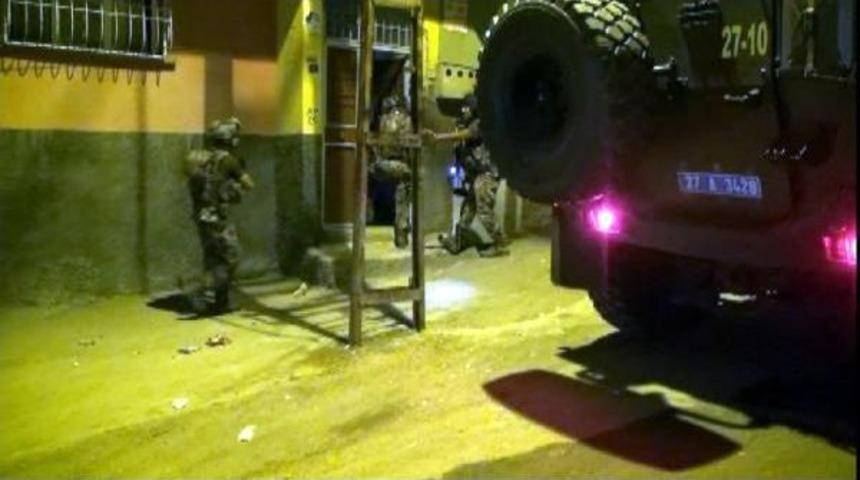 Suriye'de Canlı Bomba Eğitimi Alan Deaş'lı Tutuklandı