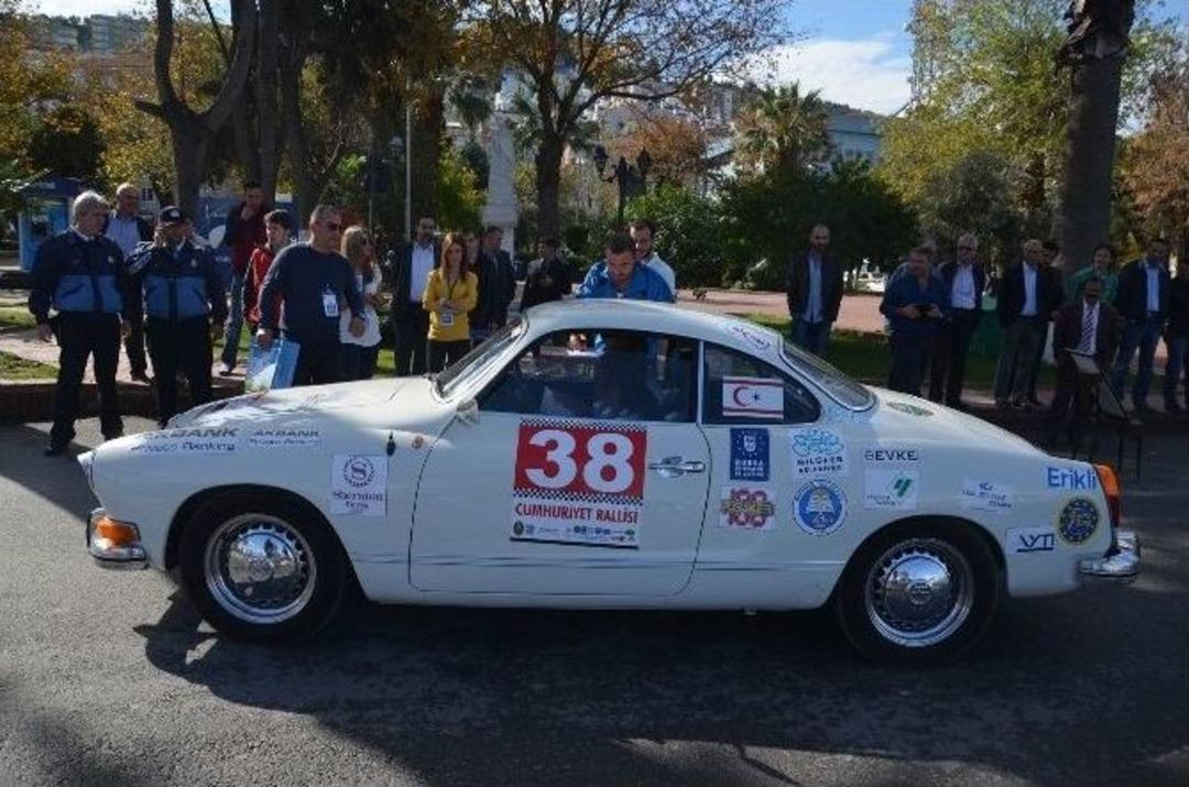 Klasik Otomobillerden G&ouml;vde G&ouml;sterisi