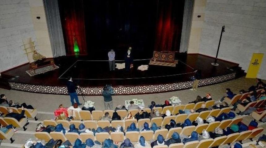 Hoşg&ouml;r&uuml;y&uuml; Anlatan "derviş" İsimli Oyun Sahnelendi