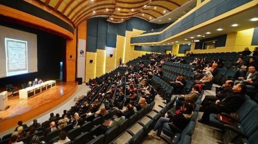 Sa&uuml;&rsquo;de &lsquo;uluslararası Savaş Ve Edebiyat Sempozyumu&rsquo; Başladı