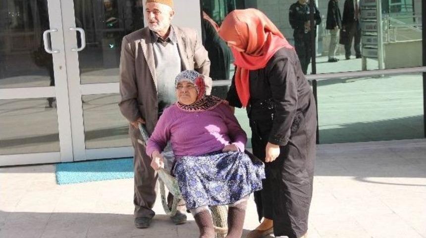 Fel&ccedil;li Eşini Mahkemeye El Arabası İle G&ouml;t&uuml;rd&uuml;