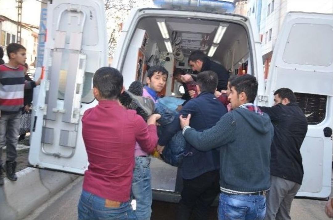 Y&uuml;ksekova&rsquo;da Silahlı Saldırı: 3 Yaralı