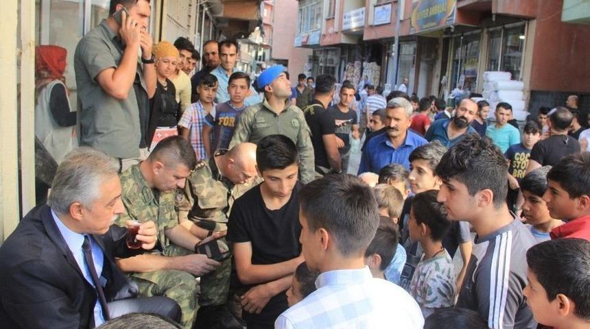 Vali Toprak Esnaflarla Kucaklaştı