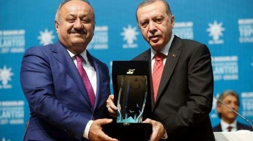 Tahsin Babaş, Cumhurbaşkanı Erdoğan&rsquo;dan &Ouml;d&uuml;l&uuml;n&uuml; Aldı