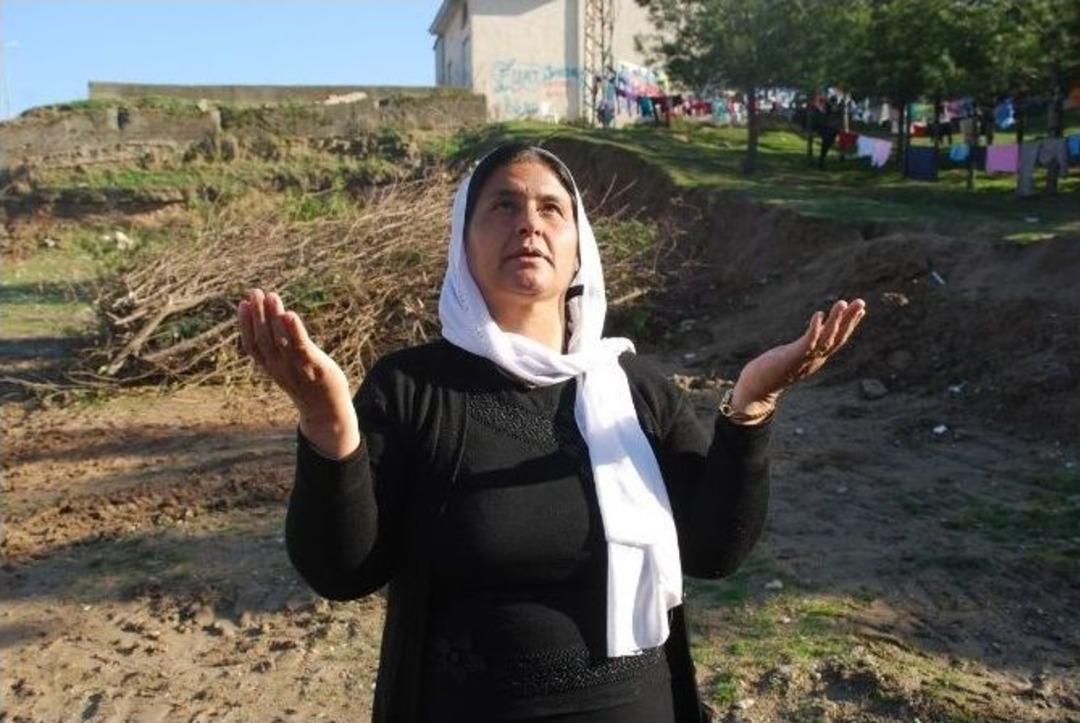 Işid Eşlerini G&ouml;zleri &Ouml;n&uuml;nde &Ouml;ld&uuml;rm&uuml;ş