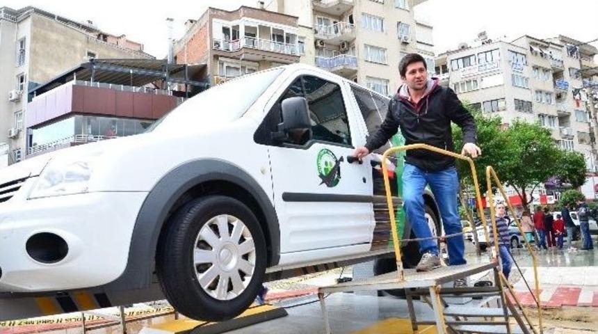 Emniyet Kemerinin &Ouml;nemini Uygulamalı Anlattılar