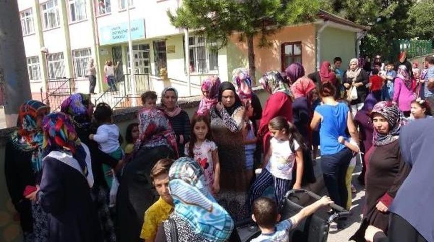 Karab&uuml;k'te Velilerden Taşınma Tepkisi