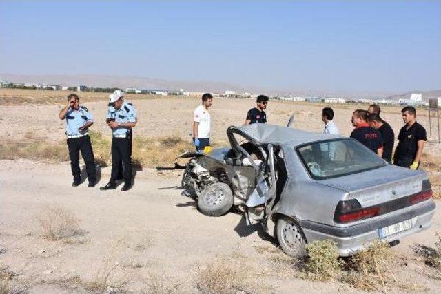 Aksaray'da Iki Otomobil Çarpıştı: 1 Ölü, 2 Yaralı